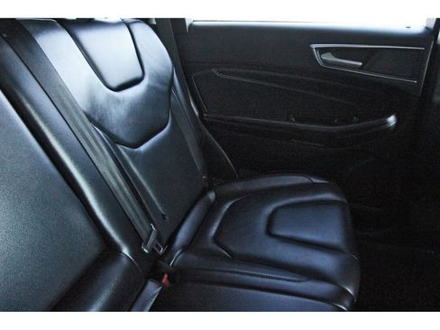 Used 2019 Ford Edge Titanium image 15