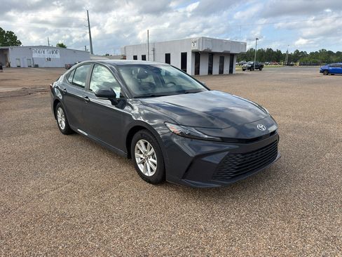 Used 2025 Toyota Camry LE FWD image 7