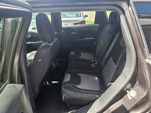 Used 2014 Jeep Cherokee Latitude FWD image 19
