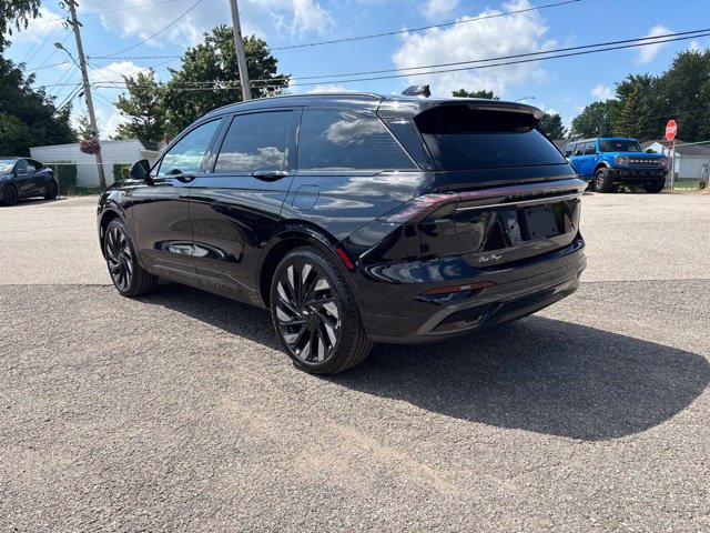 New 2026 Lincoln Nautilus Reserve w/ Jet Appearance Package AWD/4WD image 8