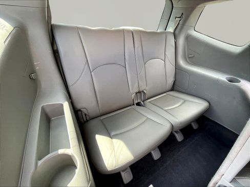 Used 2009 Kia Borrego LX w/ Convenience Pkg AWD/4WD image 25