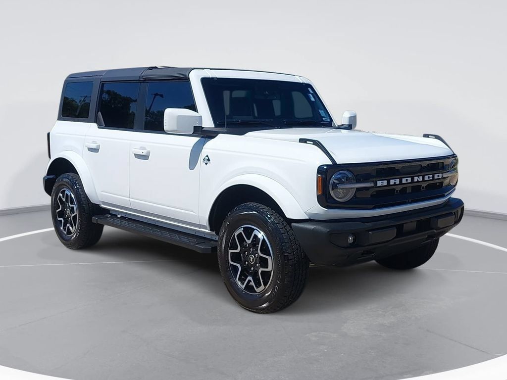 Used 2024 Ford Bronco Outer Banks AWD/4WD image 3