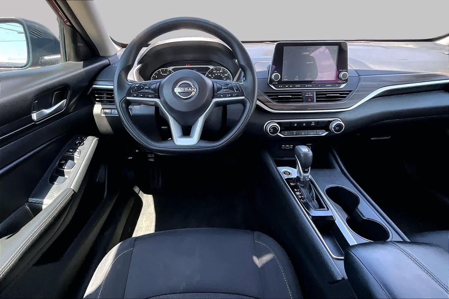 Used 2025 Nissan Altima 2.5 SV FWD image 6