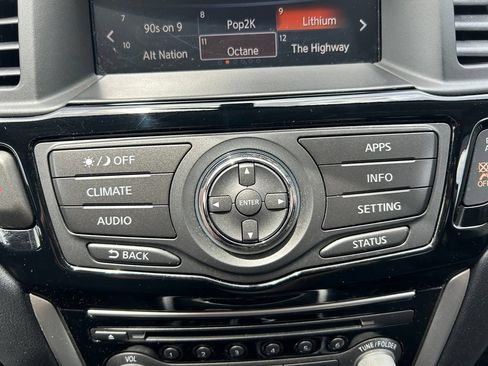 Used 2020 Nissan Pathfinder S FWD image 32