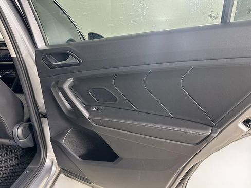 Used 2022 Volkswagen Tiguan SE image 38