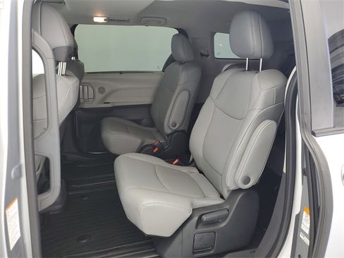Certified 2023 Toyota Sienna XLE image 14