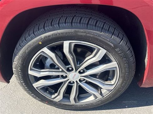 Certified 2020 GMC Terrain Denali w/ Denali Premium Package AWD/4WD image 32