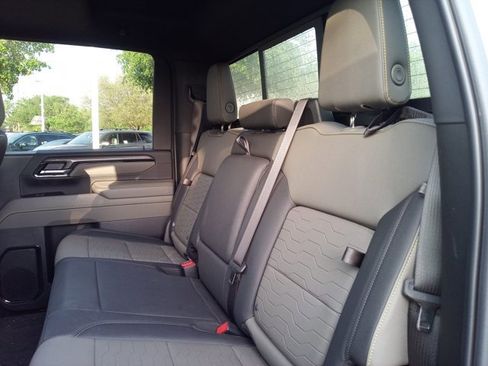 Used 2025 Chevrolet Silverado 2500 ZR2 w/ Technology Package image 15