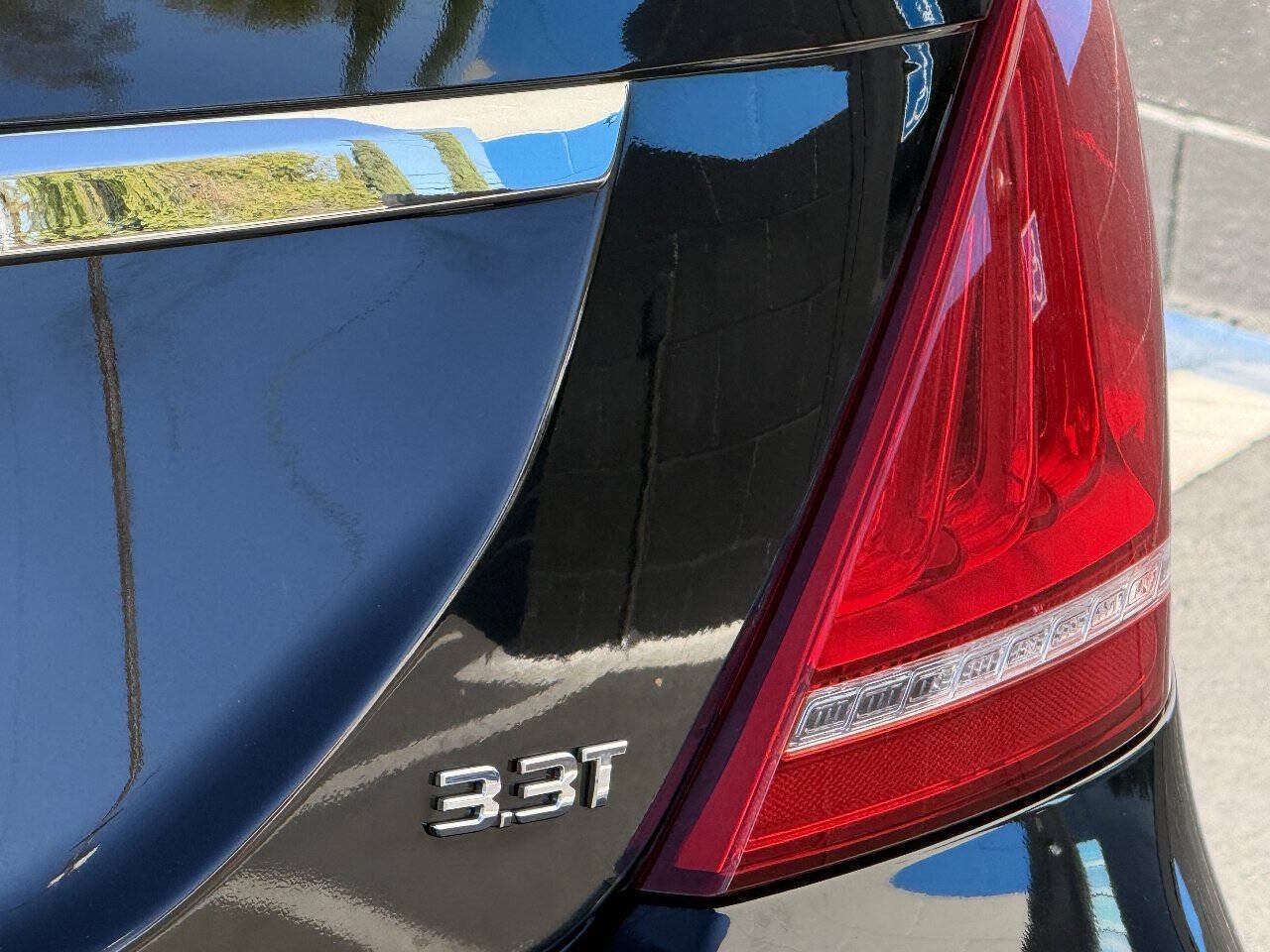 Used 2017 Genesis G90 3.3T Premium RWD image 31