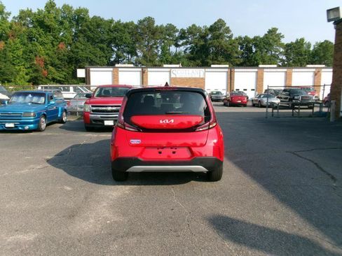 Used 2025 Kia Soul LX FWD image 7