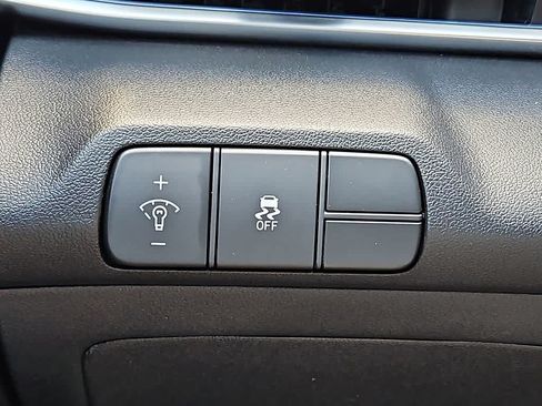 Used 2025 Hyundai Elantra Limited FWD image 25