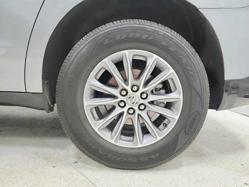 Used 2024 Buick Enclave Essence FWD image 19
