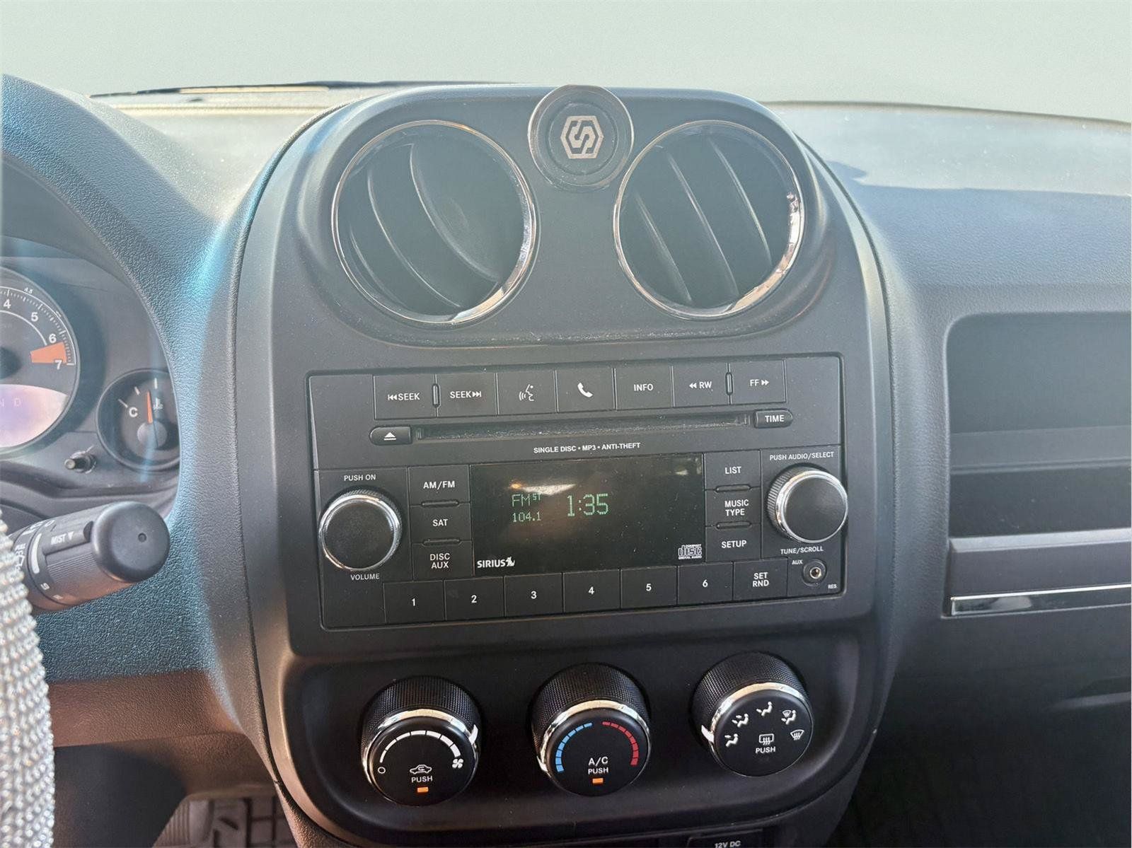 Used 2016 Jeep Patriot Sport FWD image 13