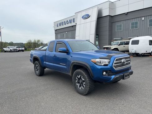 Used 2016 Toyota Tacoma TRD Off-Road w/ Premium & Technology Package image 4