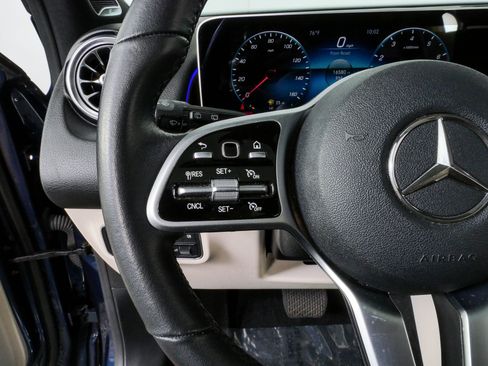 Used 2021 Mercedes-Benz GLB 250 4MATIC image 9