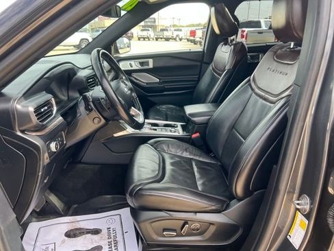 Used 2020 Ford Explorer Platinum w/ Premium Technology Package image 13