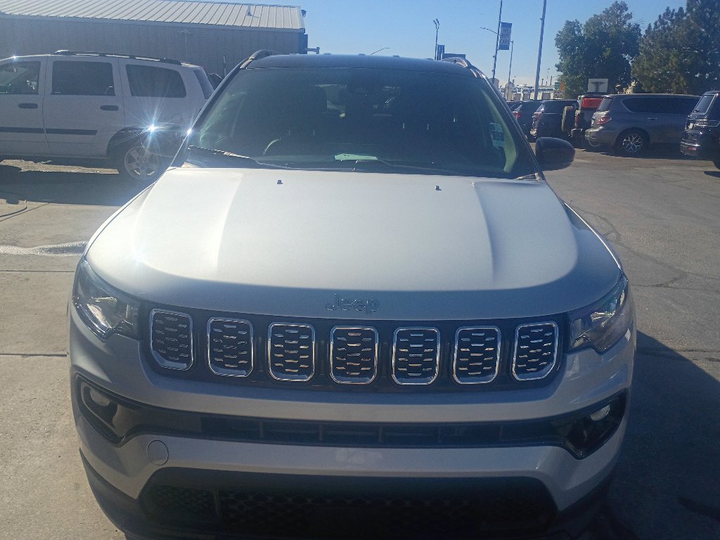 Used 2025 Jeep Compass Limited AWD/4WD image 3
