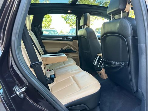 Used 2014 Porsche Cayenne Platinum Edition image 26