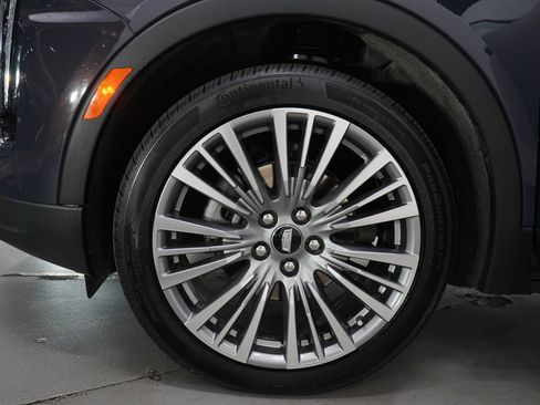 Used 2024 Cadillac XT4 Premium Luxury image 31