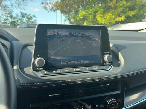 Used 2025 Nissan Rogue SV FWD image 25