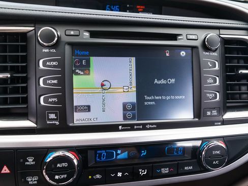 Used 2018 Toyota Highlander Limited AWD/4WD image 38