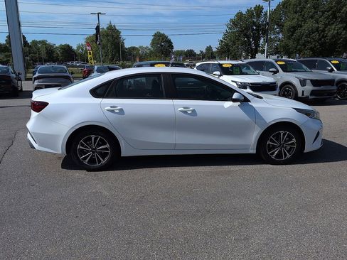 Used 2023 Kia Forte LXS w/ LXS Technology Package FWD image 2
