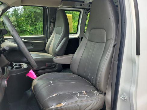 Used 2013 Chevrolet Express 1500 RWD image 14