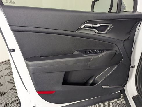 New 2026 Kia Sportage LX image 17