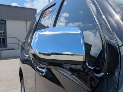 Used 2026 Chevrolet Tahoe Premier AWD/4WD image 12