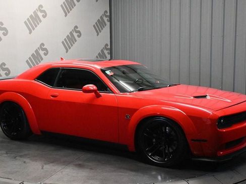 Used 2015 Dodge Challenger R/T Scat Pack w/ Leather Interior Group RWD image 3