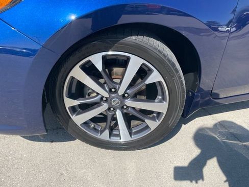 Used 2016 Nissan Altima 2.5 SR w/ LED Appearance Package FWD image 29