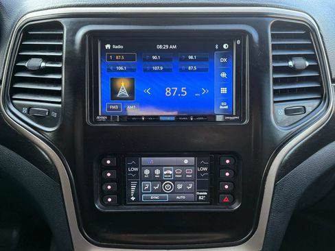 Used 2017 Jeep Grand Cherokee Laredo w/ Quick Order Package 23E AWD/4WD image 25