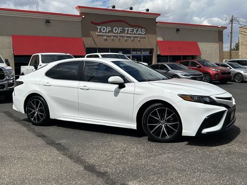 Used 2021 Toyota Camry SE FWD image 2
