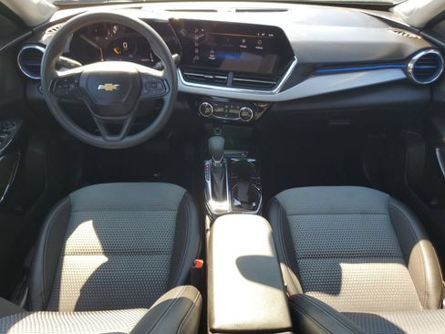 Used 2025 Chevrolet Trax LT FWD image 18