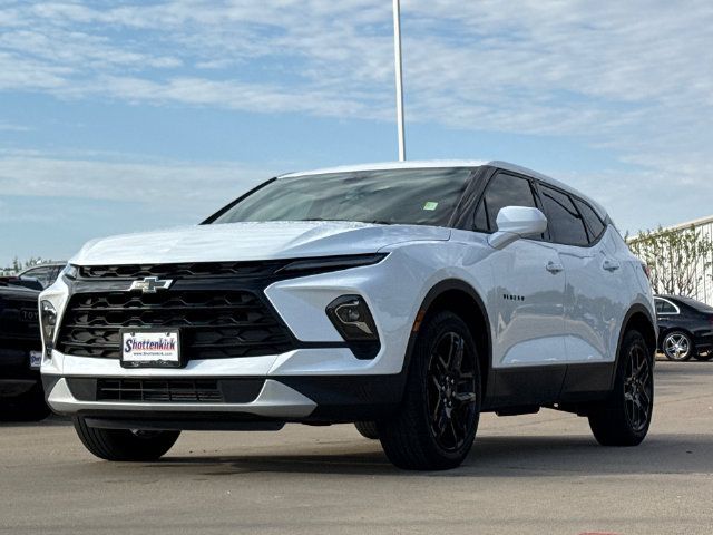 Used 2025 Chevrolet Blazer LT w/ LPO, Black Grille Bar Package FWD image 3