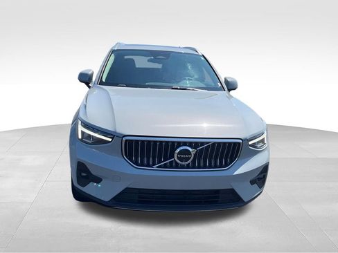 Used 2025 Volvo XC40 B5 Plus AWD/4WD image 8