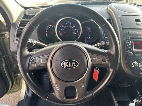 Used 2013 Kia Soul + image 10
