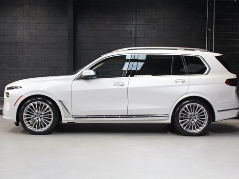 Used 2025 BMW X7 xDrive40i AWD/4WD image 3