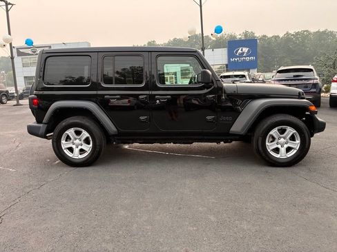 Used 2022 Jeep Wrangler Unlimited Sport w/ Sun And Sound Package AWD/4WD image 8