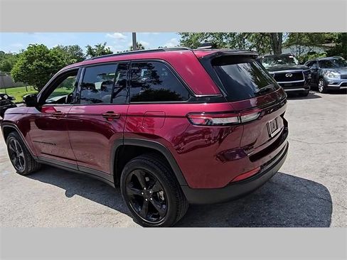 Used 2023 Jeep Grand Cherokee Altitude image 16