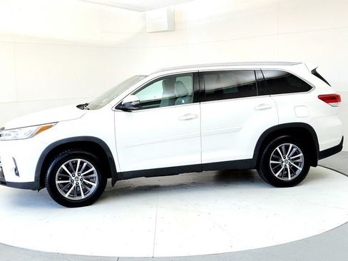 Used 2019 Toyota Highlander XLE w/ Protection Package #3 AWD/4WD image 3