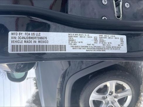 Used 2024 Jeep Compass Latitude image 32