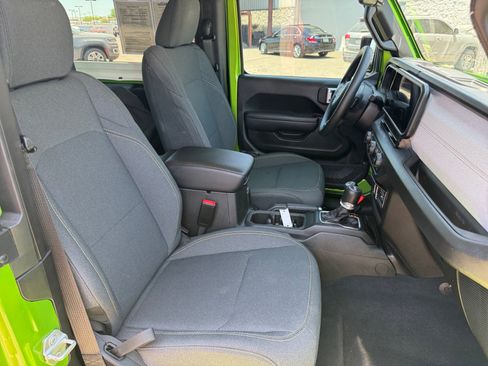Used 2025 Jeep Wrangler Sport AWD/4WD image 26