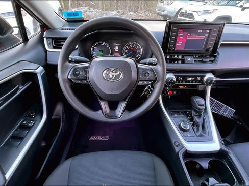 Used 2019 Toyota RAV4 LE w/ Carpet Mat Package image 6
