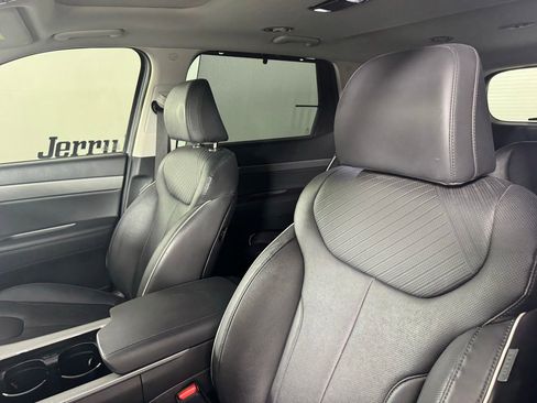 Used 2024 Hyundai Palisade SEL w/ Premium Package FWD image 10