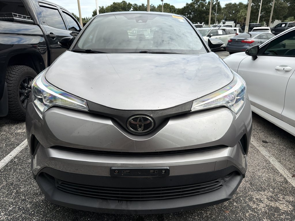 Used 2019 Toyota C-HR XLE FWD image 2