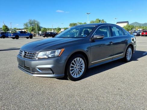 Used 2017 Volkswagen Passat 1.8T SE FWD image 9
