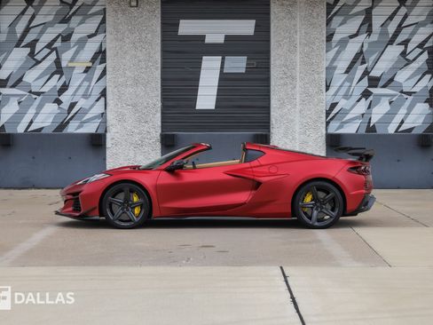 Used 2025 Chevrolet Corvette Z06 RWD image 7