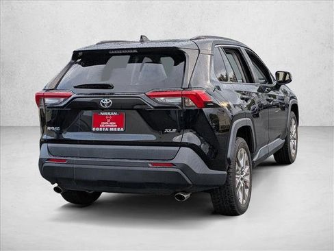 Used 2020 Toyota RAV4 XLE Premium image 5