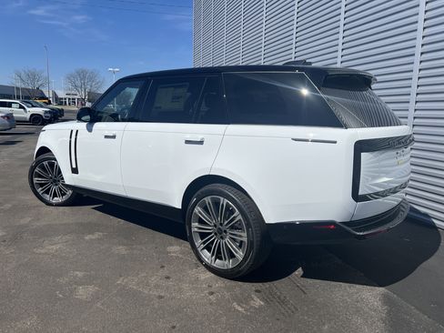 New 2026 Land Rover Range Rover Long Wheelbase SE image 3